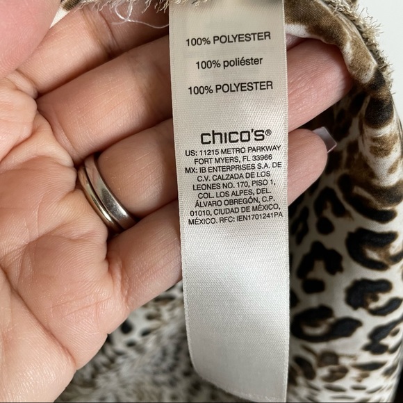 Chico's Animal Print Button Down Blouse Long Sleeve Size 3 (L) - Picture 7 of 9
